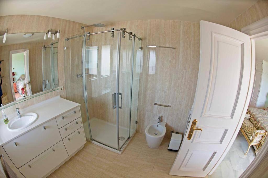 Penthouse With Private Pool, Hot Tub Jacuzzi With Sea Views And Chill-Out Zone, Close To The Sea Marbella Exterior photo